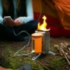Biolite Campingkocher und USB Ladegerät beim Laden