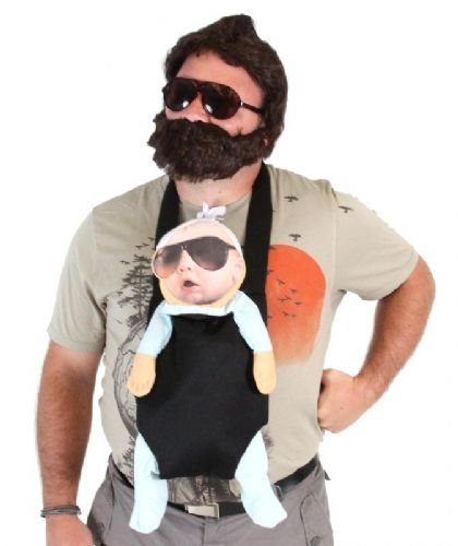 Hangover Alan Kostüm bestehend aus T-Shirt, Bart, Sonnenbrille, Tragetasche und Baby