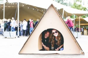 KarTent Zelt aus Karton Festival